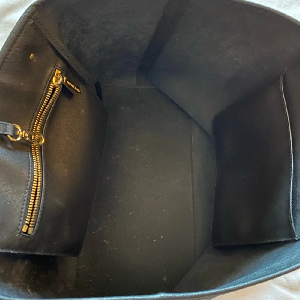 Women’s Michael Kors classic black leather tote handbag
